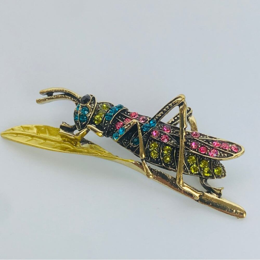 Rhinestone Grasshopper Pendant Brooch - Picture 2 of 7